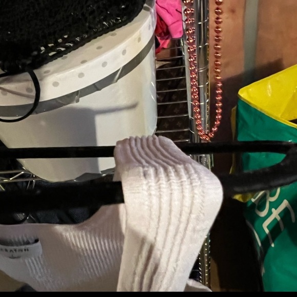 Aritzia sculpt tank, regular length, size medium - Picture 4 of 5